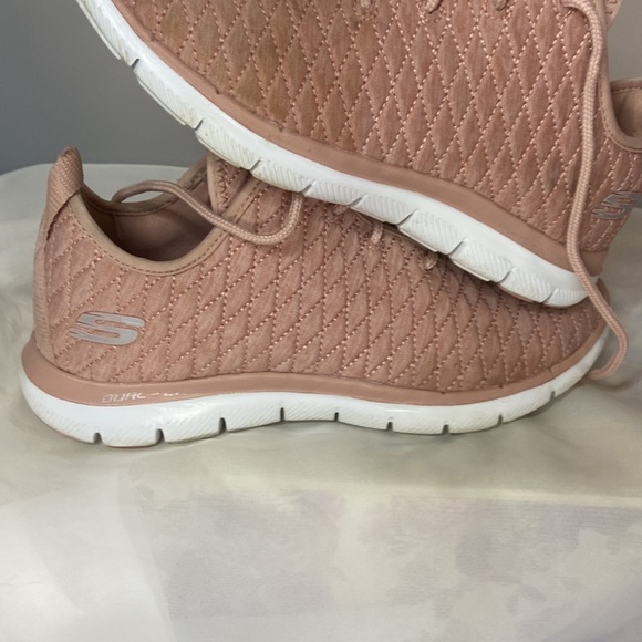 Skechers dual-lite shoes. Quilted Pink, size: 7 - Picture 9 of 9